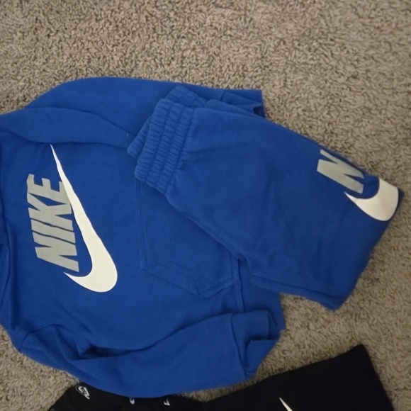 Toddler matching Nike sets - Picture 3 of 5